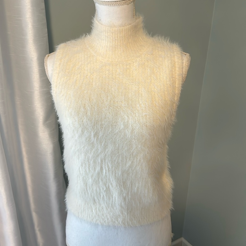 Jessica Simpson sleeveless mock neck fuzzy sweater sz M